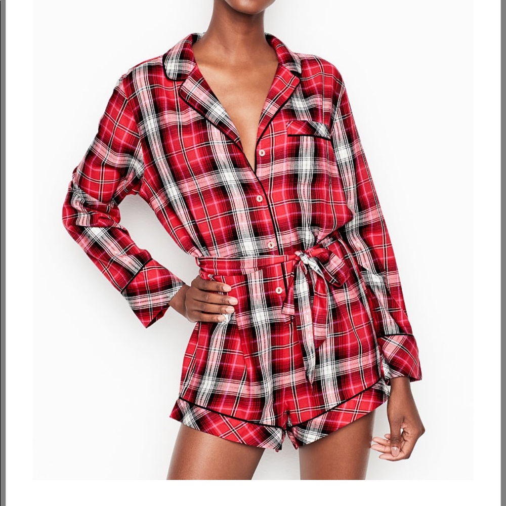🆕 VS Flannel tie romper - medium - Picture 2 of 4